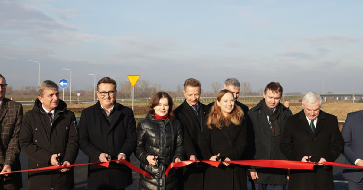 Kolejna inwestycja drogowa w woj. świętokrzyskim zakończona. Otwarto obwodnicę Nowego Korczyna