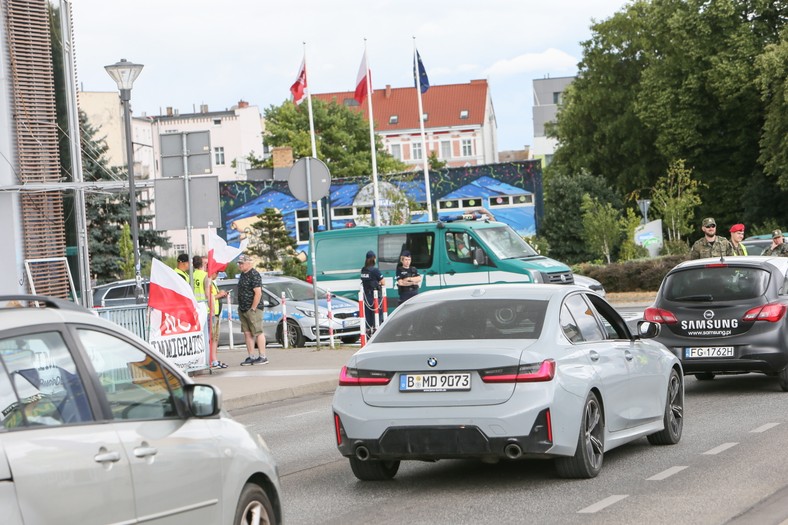 Członkowie Ruchu Obrony Granic na polsko-niemieckim przejściu granicznym w Słubicach, 7 lipca 2025 r.