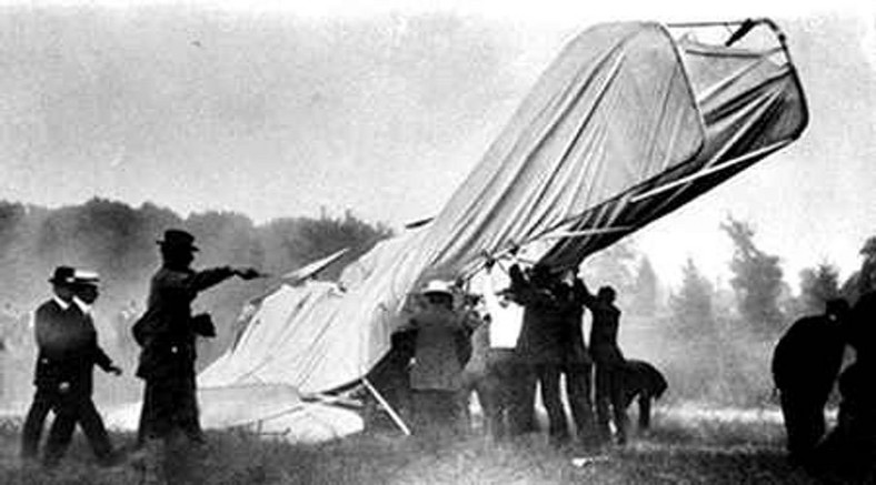 Wright Flyer po uderzeniu w ziemię