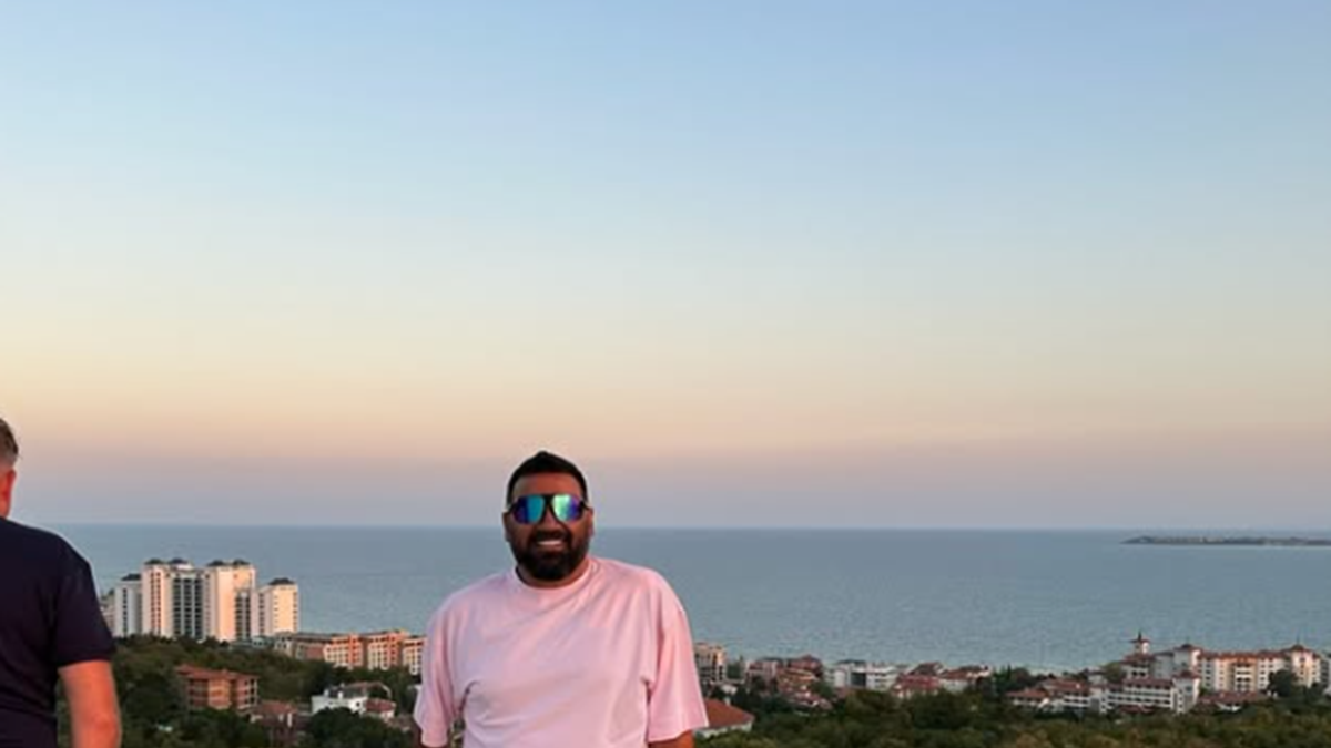 (FOTO) Jedan od najpoznatijih folkera (47) na Balkanu UGRADIO SILIKONE U GRUDI: 