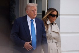 MELANIJA ZA ROĐENDAN OTIŠLA NA SAHRANU! Evo kako se stvarno osećala kada je čula da će PAPU SAHRANITI na dan kada se ONA RODILA: Puni 55 GODINA i pamtiće ovo dok je živa