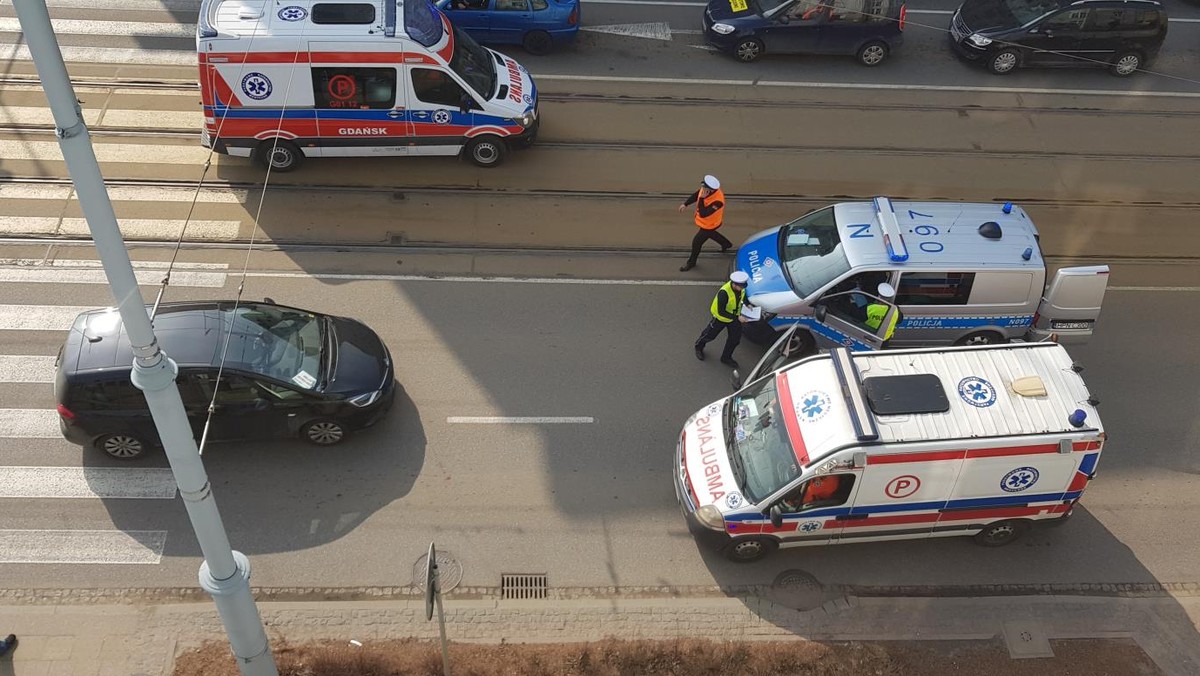 72 osoby zginęły na polskich drogach w ciągu długiego weekendu. Trąbimy w mediach na alarm, policja komentuje, że to "zatrważające" liczby. Nikt nie dostrzega tego, że majówka w niczym nie odbiegała od KAŻDEGO zwykłego weekendu w naszym kraju. Średnia dzienna była wręcz trochę niższa od całorocznej.