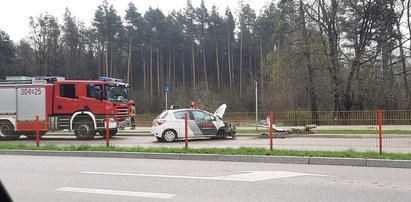 Pijany policjant za kierownicą. Rozbił samochód, a potem uciekł do lasu