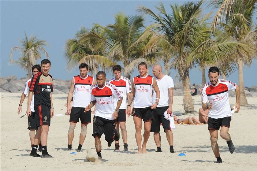 AC Milan trenuje na plaży w Dubaju