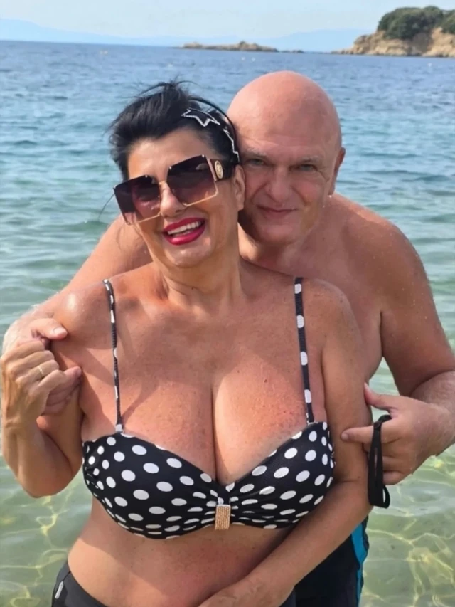Saša Karan pozira sa suprugom: Pevačica istakla bujne grudi, Aleksandar pre nekoliko godina jedva preživeo