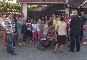 661348_vranje-44-nezadovoljni-oditelji-i-djaci--foto-v-pesic