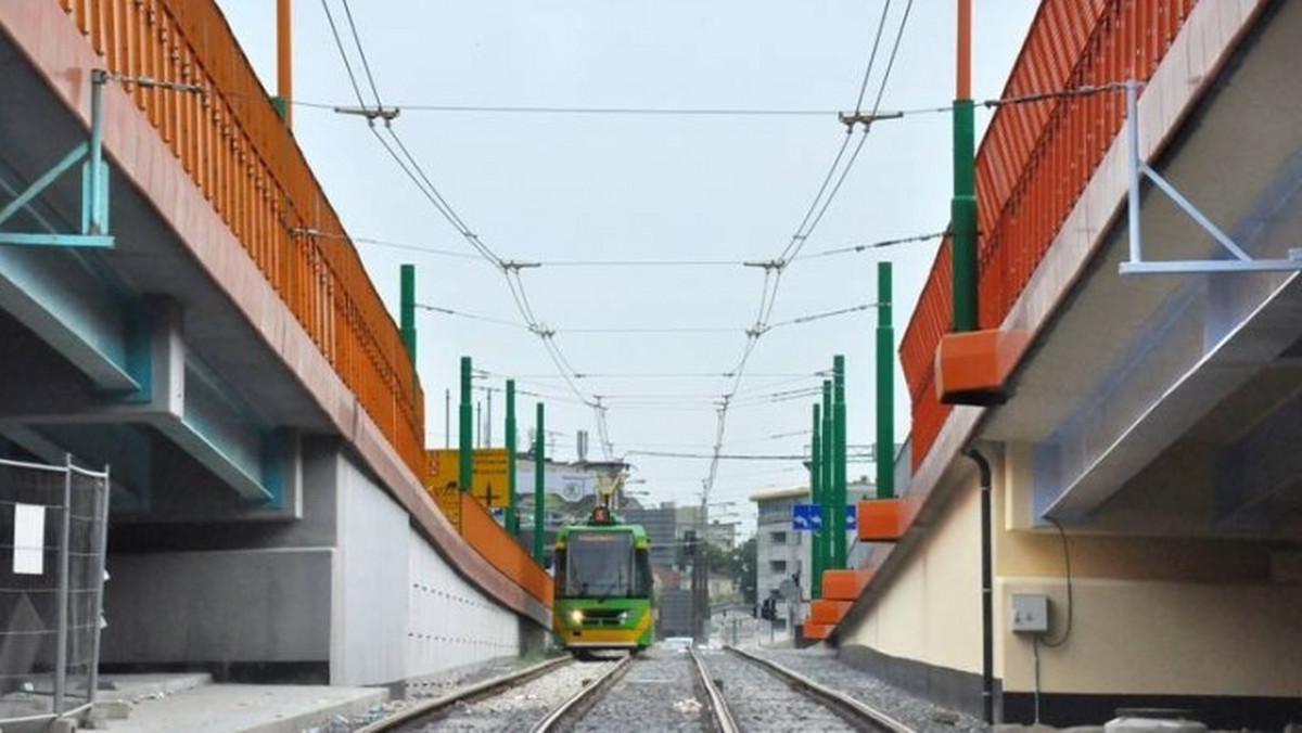 Pętla tramwajowa na Górczynie zostanie oddana do użytku o wiele wcześniej niż planowano. Tramwaje pojadą tam już od 5 sierpnia. Dzień później samochody i autobusy pojadą nową nitką wiaduktu Kosynierów Górczyńskich.