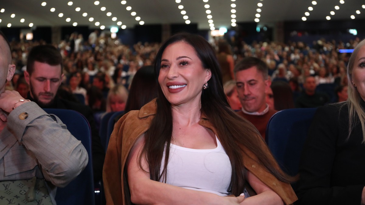 (FOTO) BIVŠI DEČKO MILICE TODOROVIĆ NA KONCERTU MAGLA BENDA Sedeo iza Cece, evo kako danas izgleda Nenad Jovanović