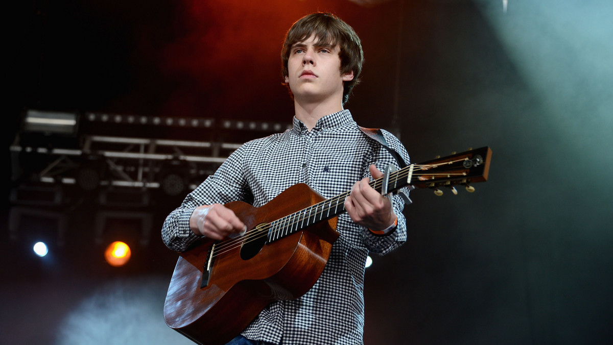 Jake Bugg wydaje płytę, która stanowi dla niego duży krok w rozwoju kariery. 22-letni artysta prawie w całości stworzył krążek sam - stąd zresztą tytuł "On My One", czyli specyficzna wersja sformułowania "on my own". Krążek trafi do sklepów 17 czerwca, a 13 sierpnia muzyk będzie promował go na koncercie w Warszawie.