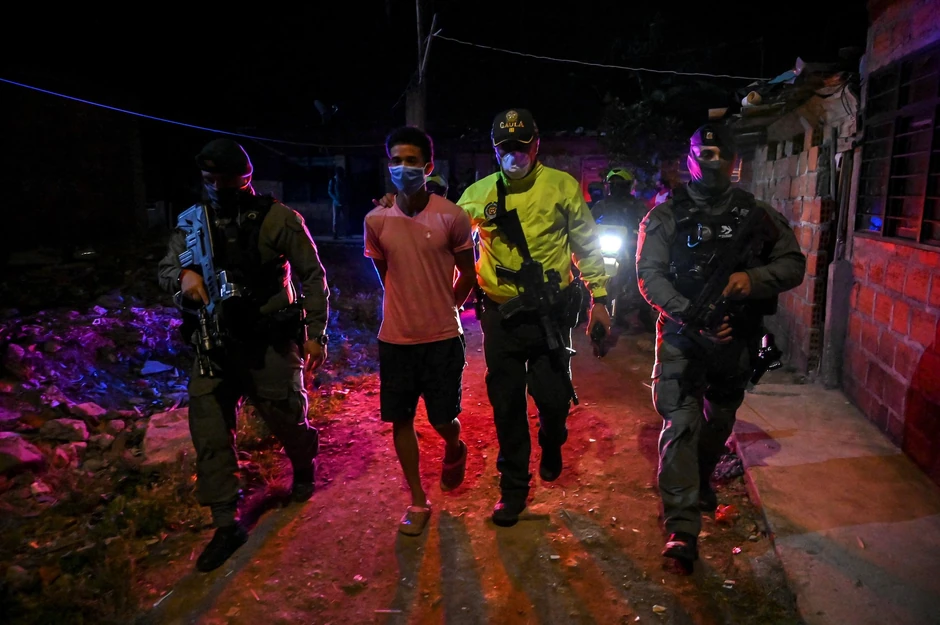 Hapšenje u Kaliju, Kolumbija, tokom akcije protiv kriminalnih bandi u julu 2020.