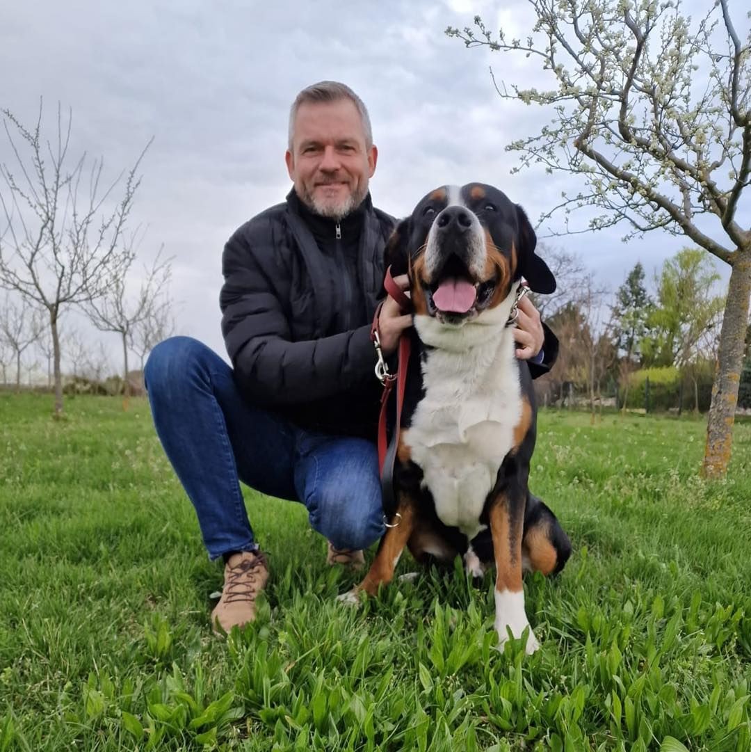 Peter Pellegrini si Geryho pravidelne berie aj do paláca.