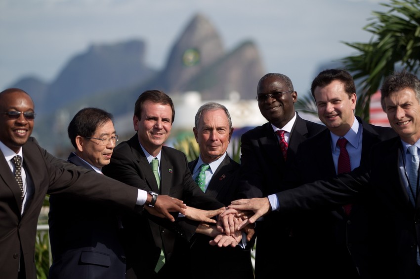 Gradonačelnici u Riju: Frenklin Tau (Johanesburg), Von Sun Park (Seul), Eduardo Paeš (Rio de Žaneiro), Majkl Blumberg (Njujork), Babatunde Fašola (Lagos), Eduardo Kasab (Sao Paulo) i Eduardo Makri (Buenos Ajres)