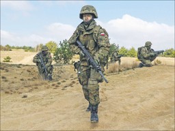 Manewry wojskowe prezydenta Nawrockiego. Znane są losy poboru do armii