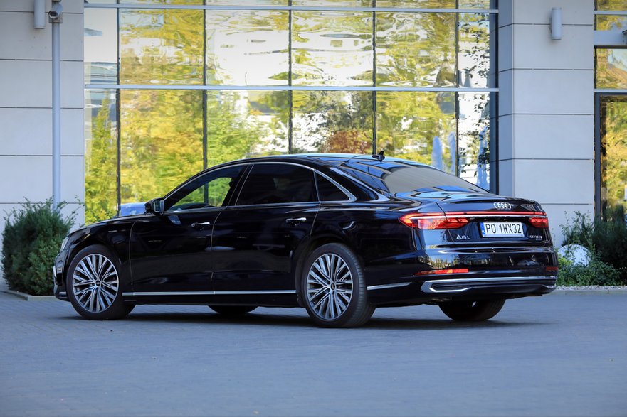 Audi A8 L 60 TFSI (2022 r.; D5)