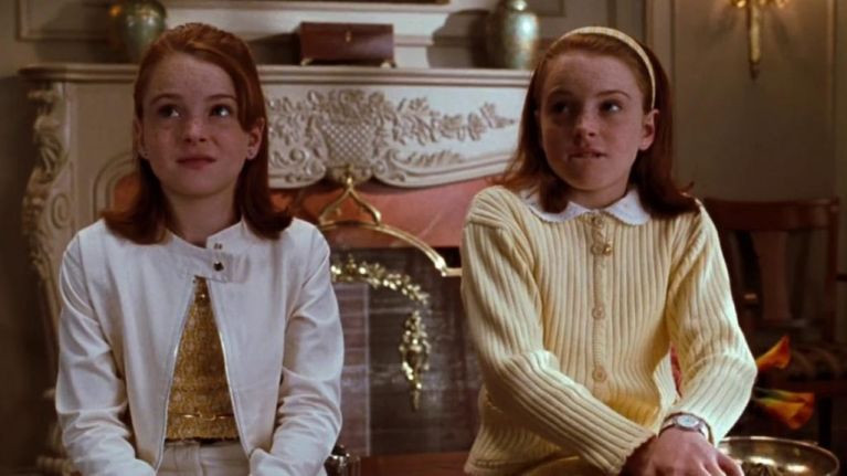 "Nie wierzcie bliźniaczkom": kadr z filmu