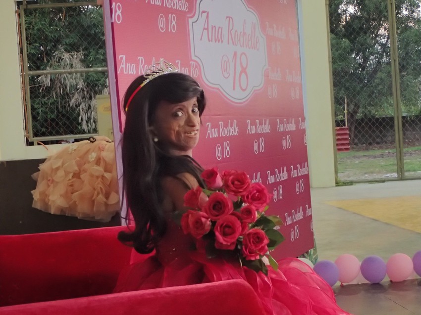 Ana Rošel na svom osamnaestom rođendanu