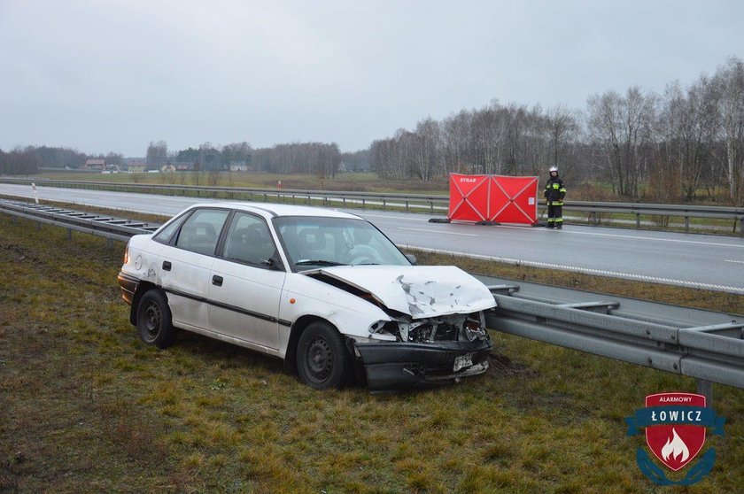 Wypadek na A2. 19-latek wbiegł pod autobus