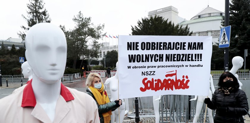 Niedziela handlowa 6 grudnia. Solidarność protestowała przed Sejmem