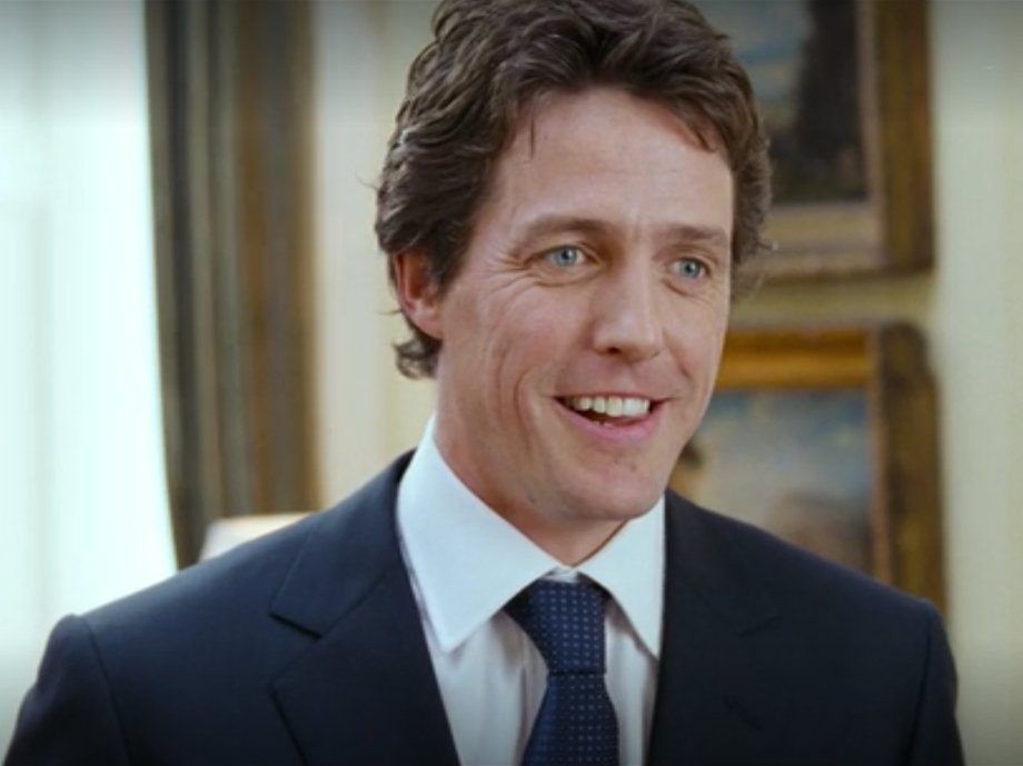 Hugh Grant wcielił się w rolę uroczego premiera Wielkiej Brytanii, który zakochał się w jednej ze swoich pracownic