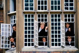 Išla sam u privatnu školu u Švajcarskoj GDE IDU DECA SAMO NAJBOGATIJIH i evo kakav PAKAO tamo vlada: Kokain vade iz kese, troše 30.000 FUNTI za noć, noću po hodnicima vode ljubav