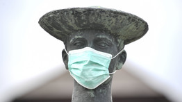 Megdöbbentő: egészségügyi maszk került az egyik hortobágyi köztéri szoborra – fotók