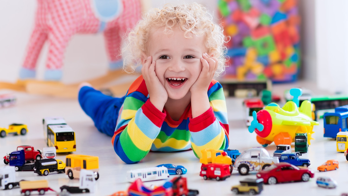 Jak nauczyć dziecko sprzątania zabawek po zabawie? Poradnik 