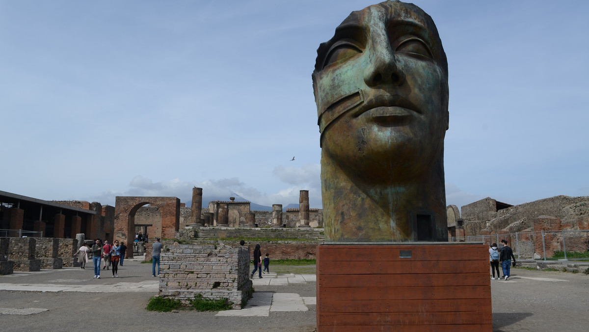 Pompeje: Pod ziemią pozostałości miasta leży 10 bomb