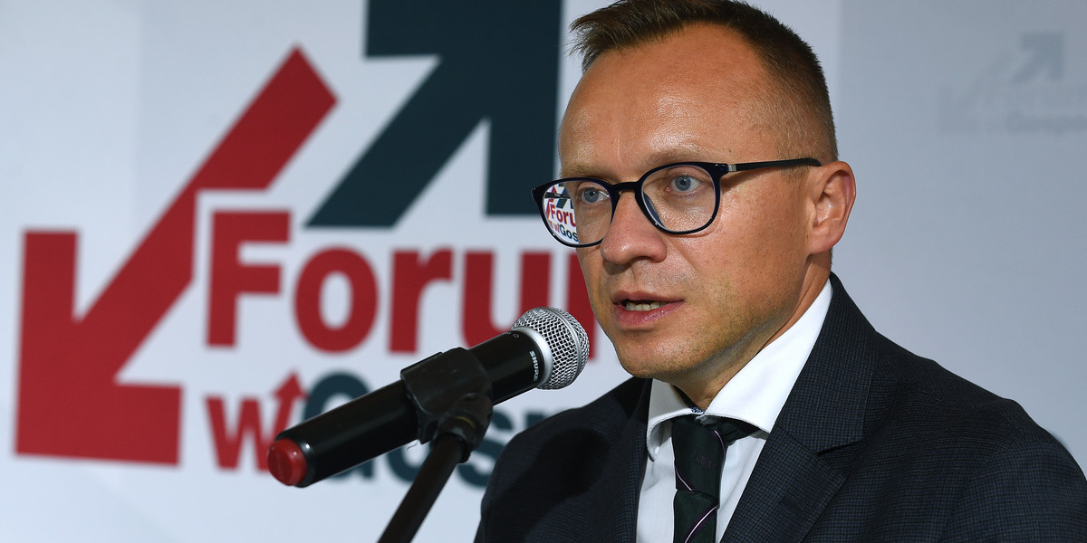 Wiceminister finansów Artur Soboń skrytykował plany Tuska.