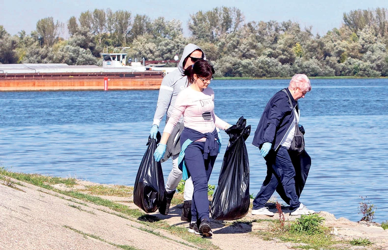 Pedesetak volontera prikupilo je više desetina džakova smeća i očistilo Jezavu na ušću u Dunav.