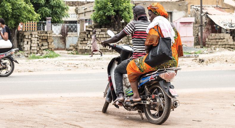 Les moto-taxis Jakarta sont un moyen de transport très prisé dans la région de Kaolack | Photo Paul DIACK