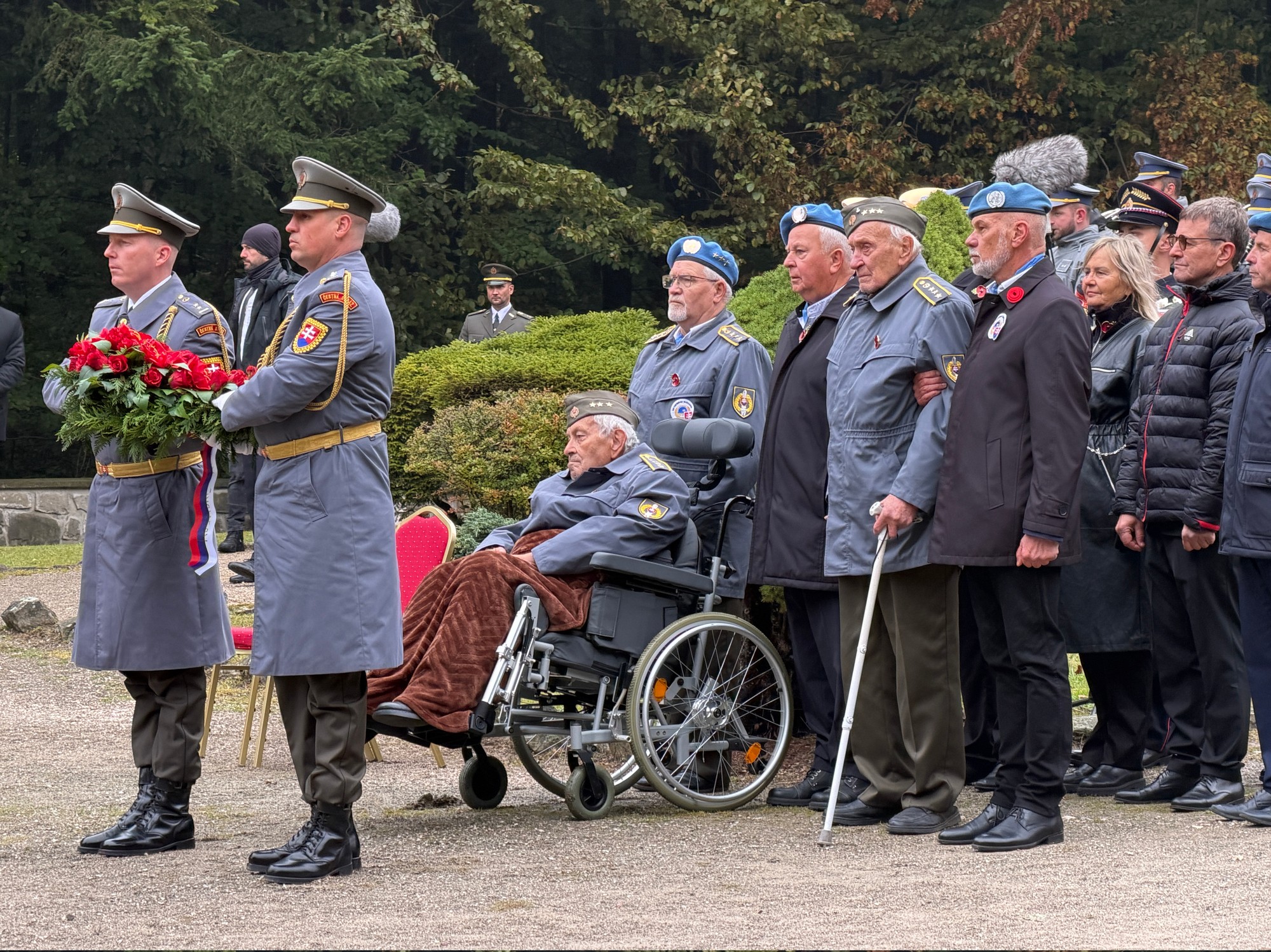 Vojnový veterán a účastník Slovenského národného povstania (SNP) Vladimír Strmeň počas osláv 81. výročia Karpatsko-duklianskej operácie.