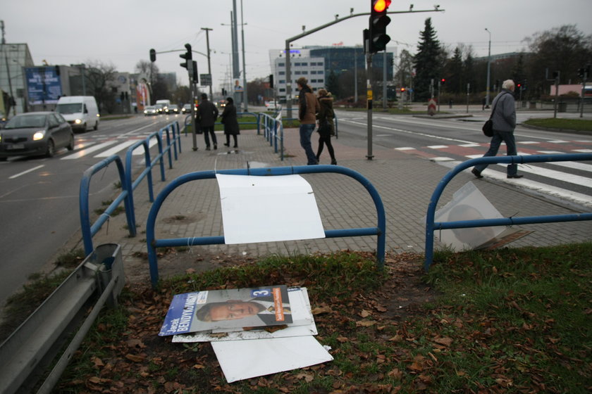 Od wyborów mija kilka dni a w Trójmieście roi się od plakatów