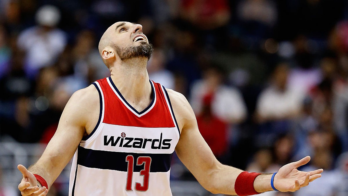 Washington Wizards przegrali z Detroit Pistons 99:112 i ostatecznie stracili szanse na awans do fazy play-off w tym sezonie. Marcin Gortat zdobył osiem punktów i miał cztery zbiórki.