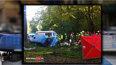 Zderzenie ciągnika i busa z niepełnosprawnymi. Jedna osoba nie żyje