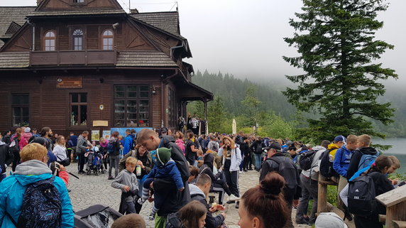 Szturm turystów na Morskie Oko