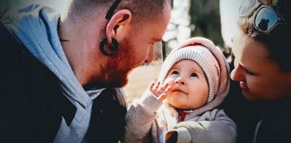 Mama drży o życie Jagódki. Zdenerwowana słabo idącą zbiórką, uderzyła autem w słup!