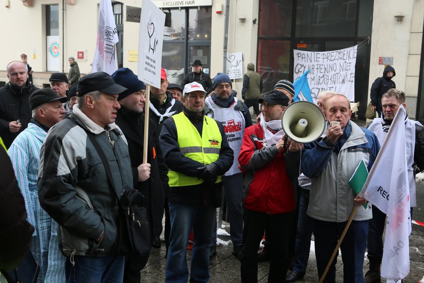 Protest mieszkańców Murcek pod UM w Katowicach