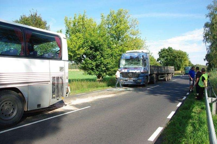 Tir wjechał w gimbusa