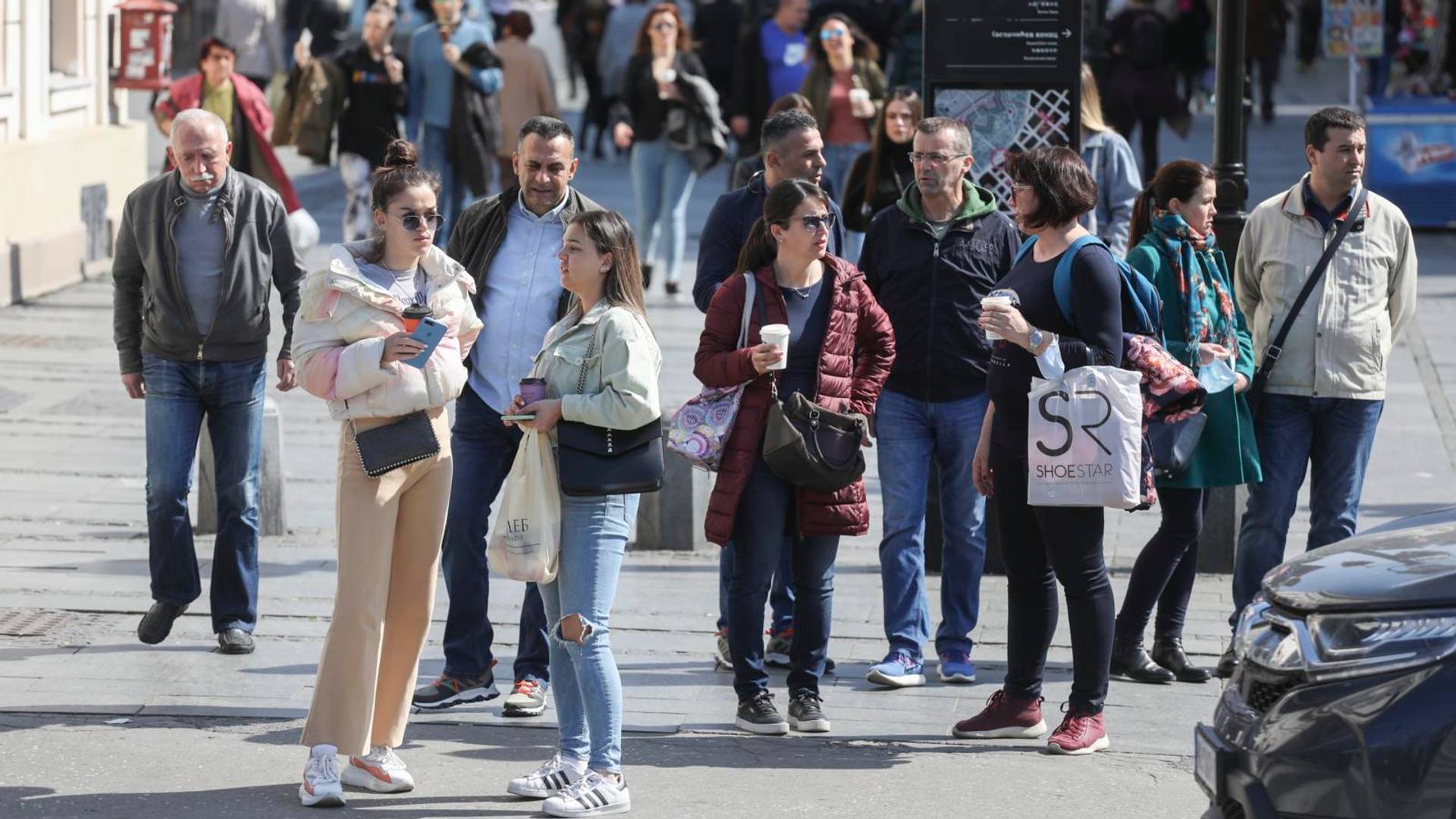 Kafići će konačno raditi do ponoći - ovo je samo jedna od novih mera protiv korone koje je doneo Krizni štab