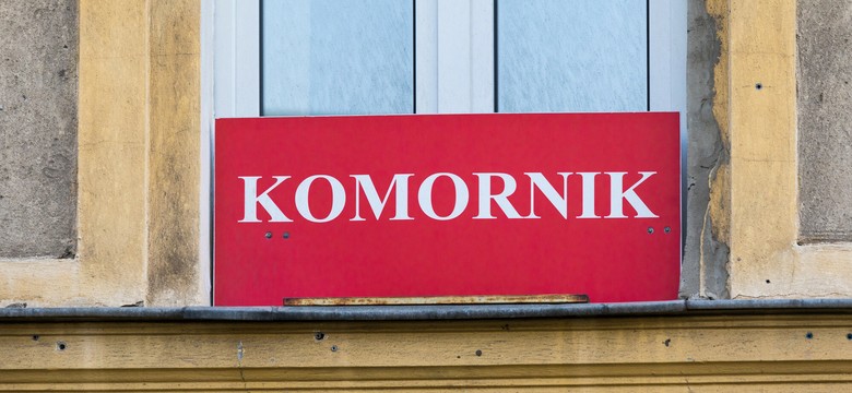 Od 1 stycznia 2026 roku komornik zabierze z wypłaty mniej. Ile z wynagrodzenia będzie musiał zostawić na koncie?