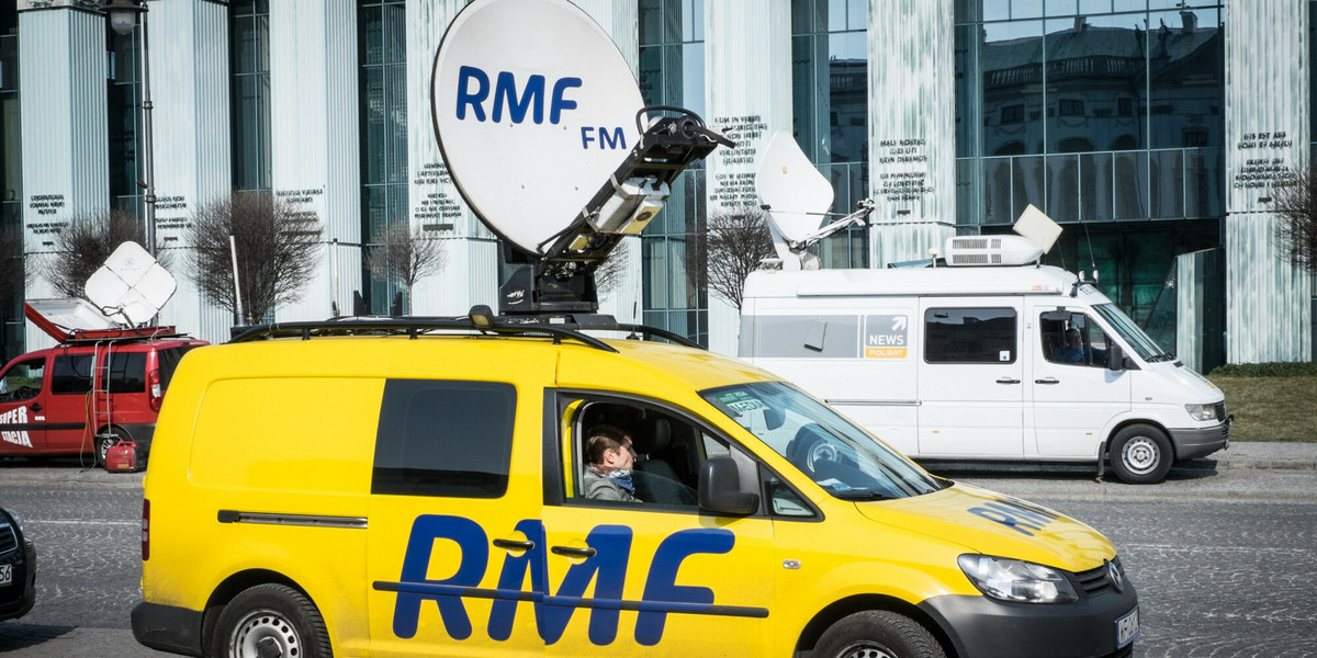 Onet opisuje kulisy pracy w RMF FM