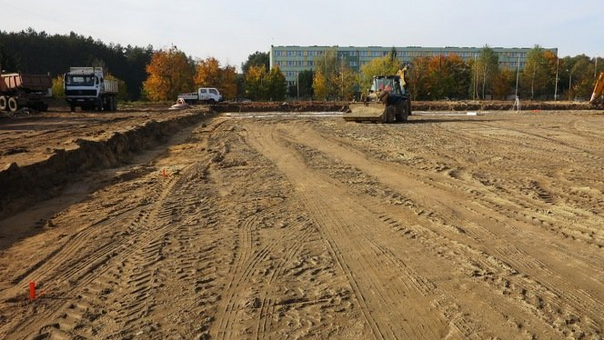 Trwa budowa stadionu lekkoatletycznego w Bełchatowie. Obiekt powstaje na terenie Powiatowego Centrum Sportu przy ulicy Czaplinieckiej.