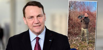 Radosław Sikorski pozuje z granatnikiem. Ma dla gen. Szymczyka ważny komunikat