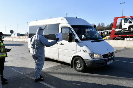 Polska wraca na listę wysokiego ryzyka. Dwa kraje znów wymagają testów od niezaszczepionych