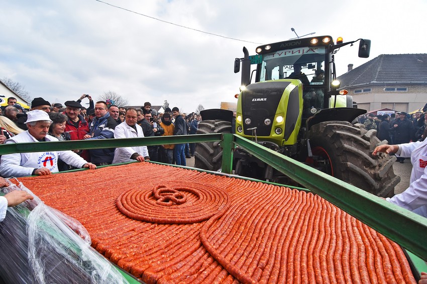Turijska kobasica od dve tone