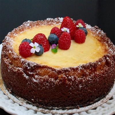 Sajttorta (Cheesecake con frutti di bosco)