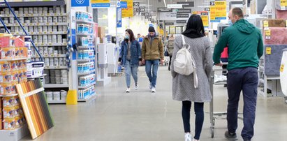 Market budowlany czynny w każdą niedzielę, bo został... placówką pocztową