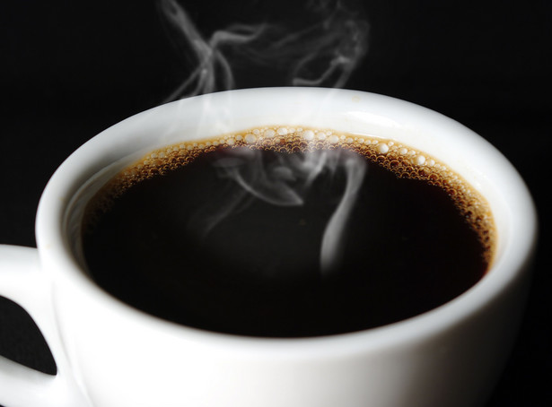 W jednym kubku kawy może być od 51 do 322 mg kofeiny
