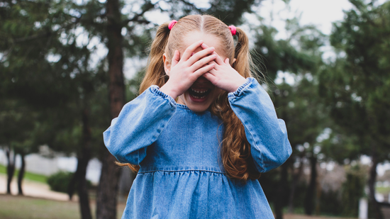 Rendben van, ha a szülő a kisgyermeke előtt öltözik át? És ha nyitva marad a vécéajtó?