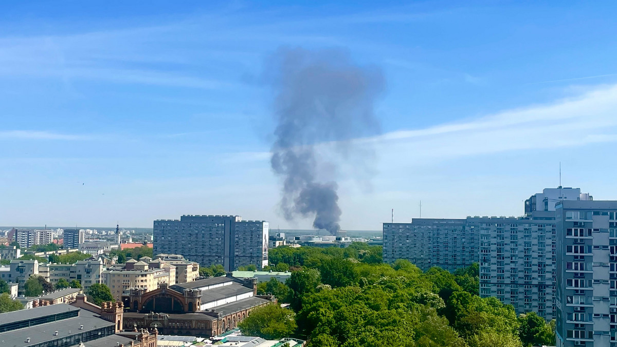 Pożar w Warszawie w okolicy Dworca Wschodniego. Czarny dym nad stolicą